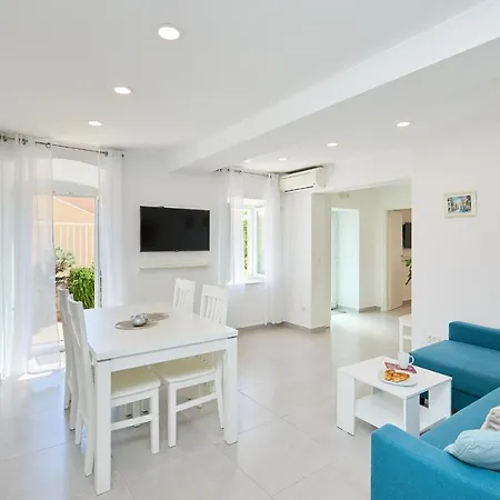 Hedera A10 Apartment *