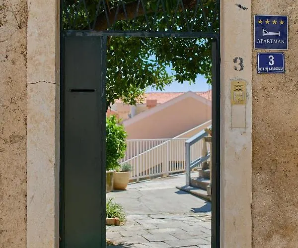 Hedera A10 Apartament *